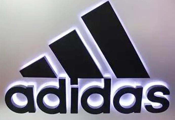 adidas水晶背打發光字效果圖