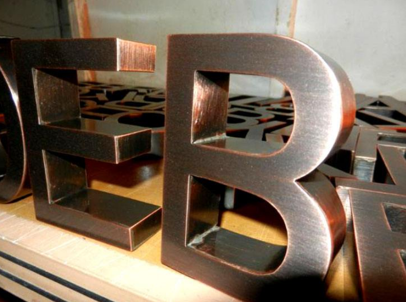 新品不銹鋼仿古字精工仿古字銅字生銹發光字精品鐵銹做舊背光字