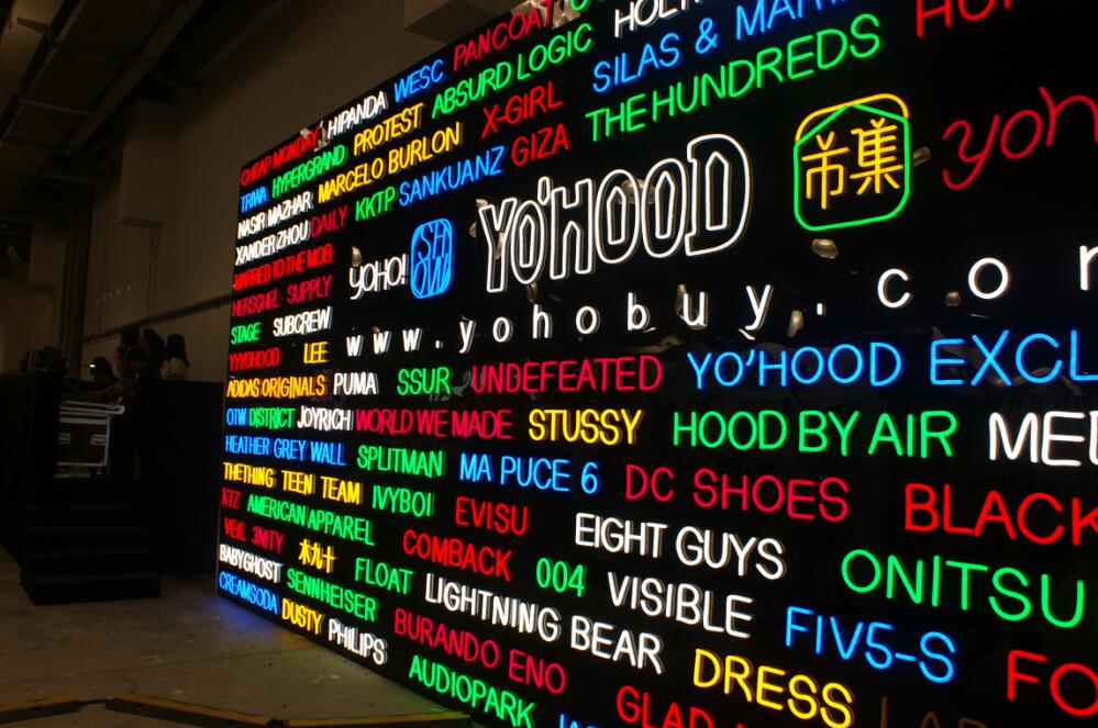 字母霓虹燈發光字效果圖